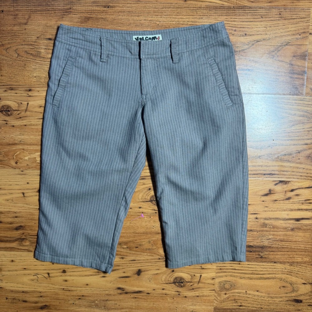 Volcom Serious Business Grey Pinstripe Skater Shorts Size 1 Low Rise B090705